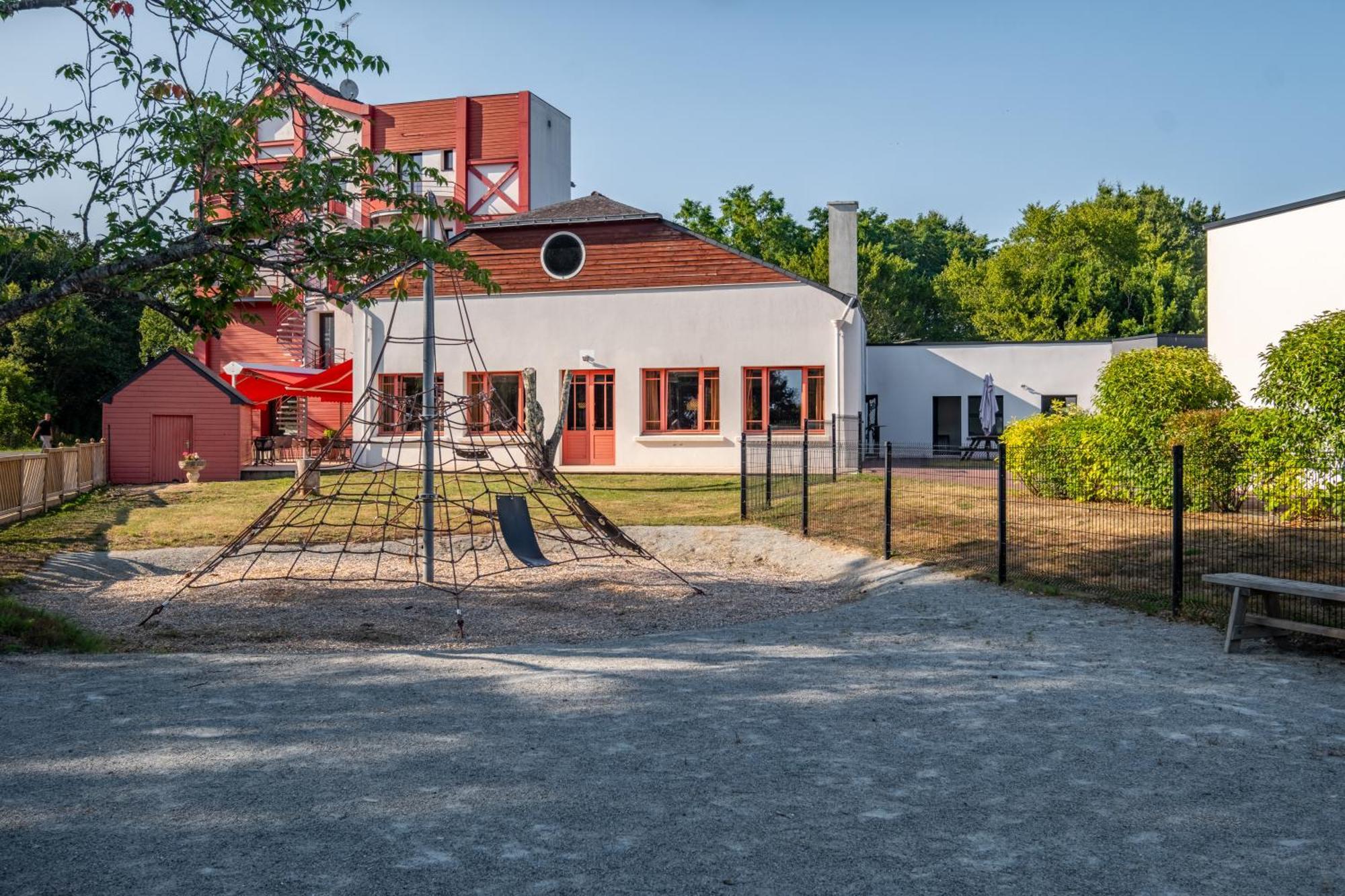 Logis Auberge De La Foret Le Gâvre Exteriör bild